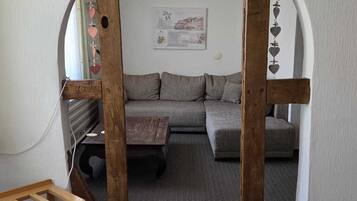 Chambre Double, balcon, vue jardin | Espace de travail pour ordinateur portable, lits bébé (gratuits)