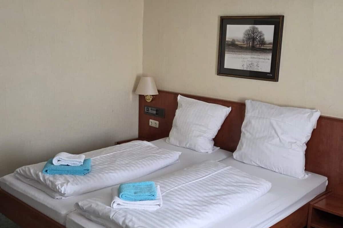 Habitación familiar, vista al jardín | Espacio para trabajar con laptop, cunas gratuitas y wifi gratis