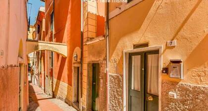 Sottovoce – Intimate vacation home in LericiIn the heart of Lerici, just steps from the sea and immersed in the tranquility of the village, Sottovoce is a small oasis of peace designed for those seeking a private and comfortable stay.This welcoming