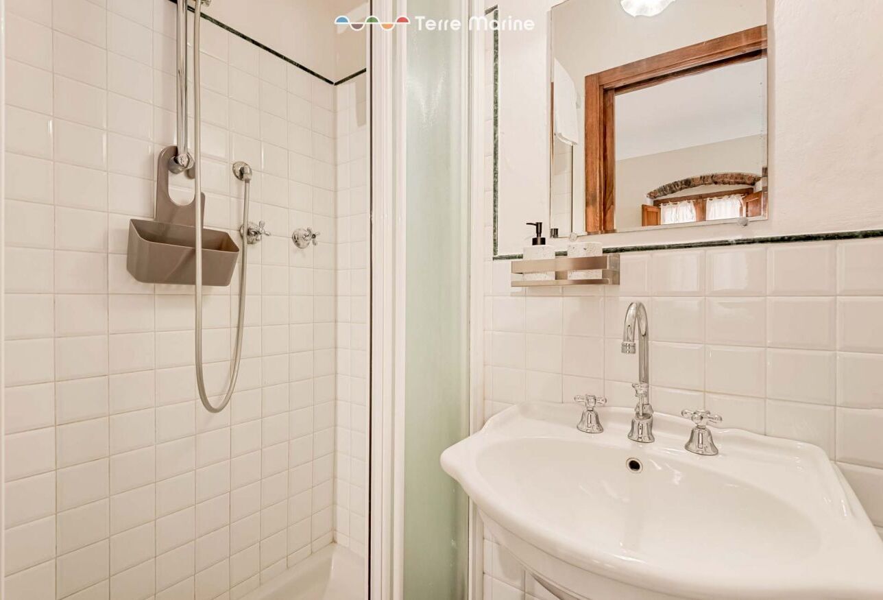 Doccia, bidet, carta igienica