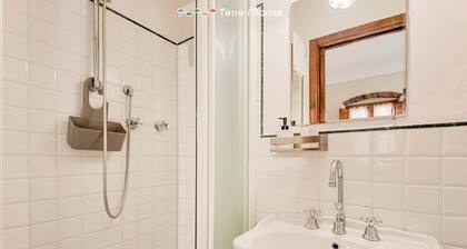 Sottovoce – Intimate vacation home in LericiIn the heart of Lerici, just steps from the sea and immersed in the tranquility of the village, Sottovoce is a small oasis of peace designed for those seeking a private and comfortable stay.This welcoming