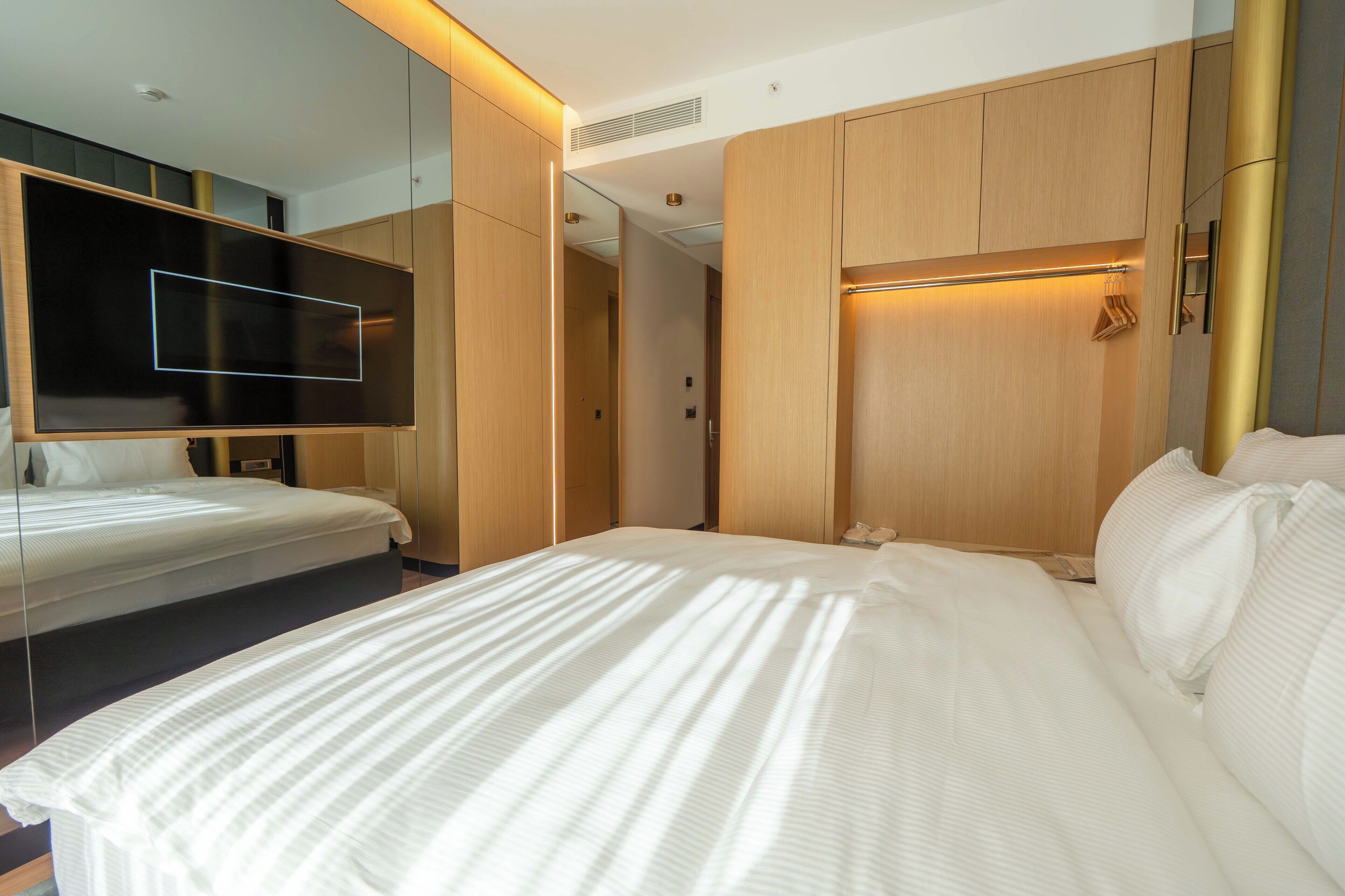 Kahden hengen superior-huone, parveke | Tallelokero huoneessa, ilmainen Wi-Fi