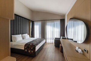 Suíte júnior | Cofres nos quartos, Wi-Fi de cortesia