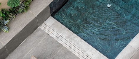 Seasonal outdoor pool, pool umbrellas, sun loungers