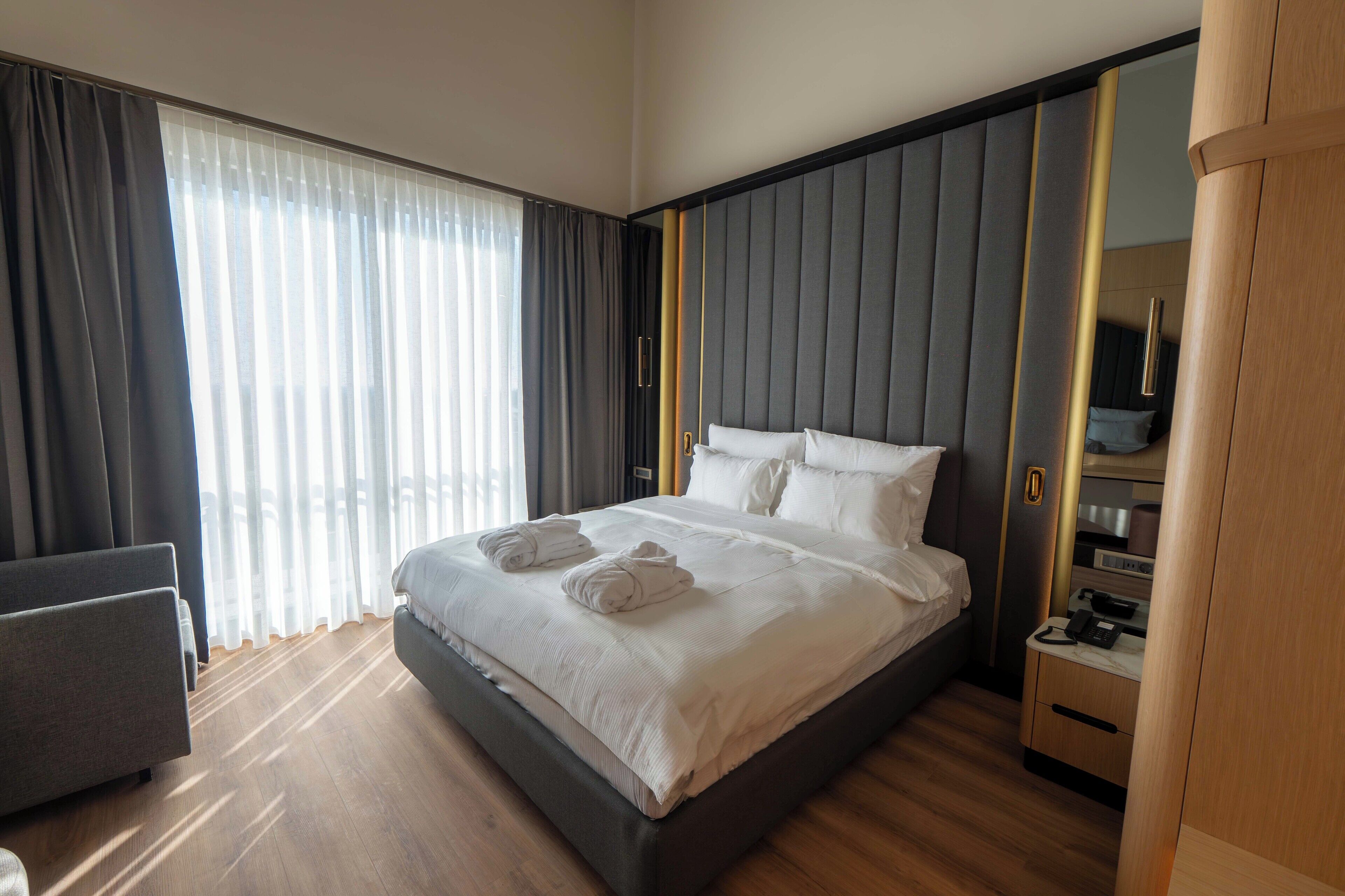 Junior-Studiosuite, Balkon | Zimmersafe, kostenloses WLAN