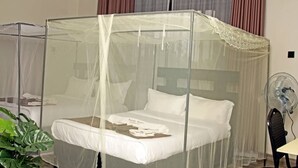 ห้องแฟมิลี่ดับเบิลหรือทวิน, ระเบียง, วิวสวนหย่อม | โต๊ะทำงาน, พื้นที่ทำงานแบบใช้แล็ปท็อป, Wi-Fi ฟรี
