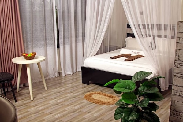 Desk, laptop workspace, free WiFi - Kacoke Madit Hotel and Cultural Centre (Koro Abili)