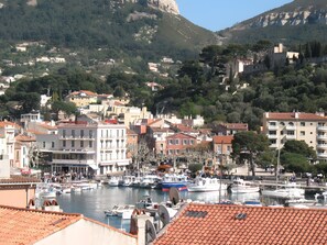 Marina - Apartment 'Le Bougainvillier' with Balcony, Wi-Fi, Parking (Cassis)