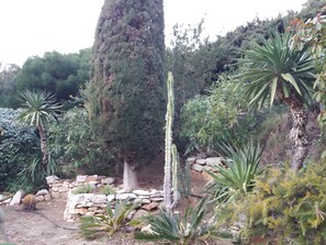 Property grounds - Apartment 'Le Bellavista' with Sea View, Balcony, Wi-Fi and Parking (Cassis)
