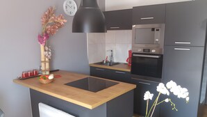 Kaffetrakter/tekoker, kjøleskap, mikrobølgeovn og ovn