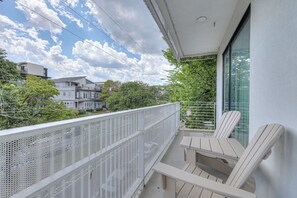 Property grounds - Amazing Downtown Condo w/ Pool and Free Parking (Nashville)