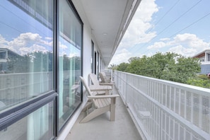 Property grounds - Amazing Downtown Condo w/ Pool and Free Parking (Nashville)