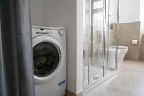 Dusche, Bidet, Handtücher