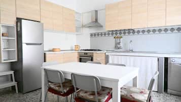 Kühlschrank, Ofen, Herdplatte, Geschirrspüler