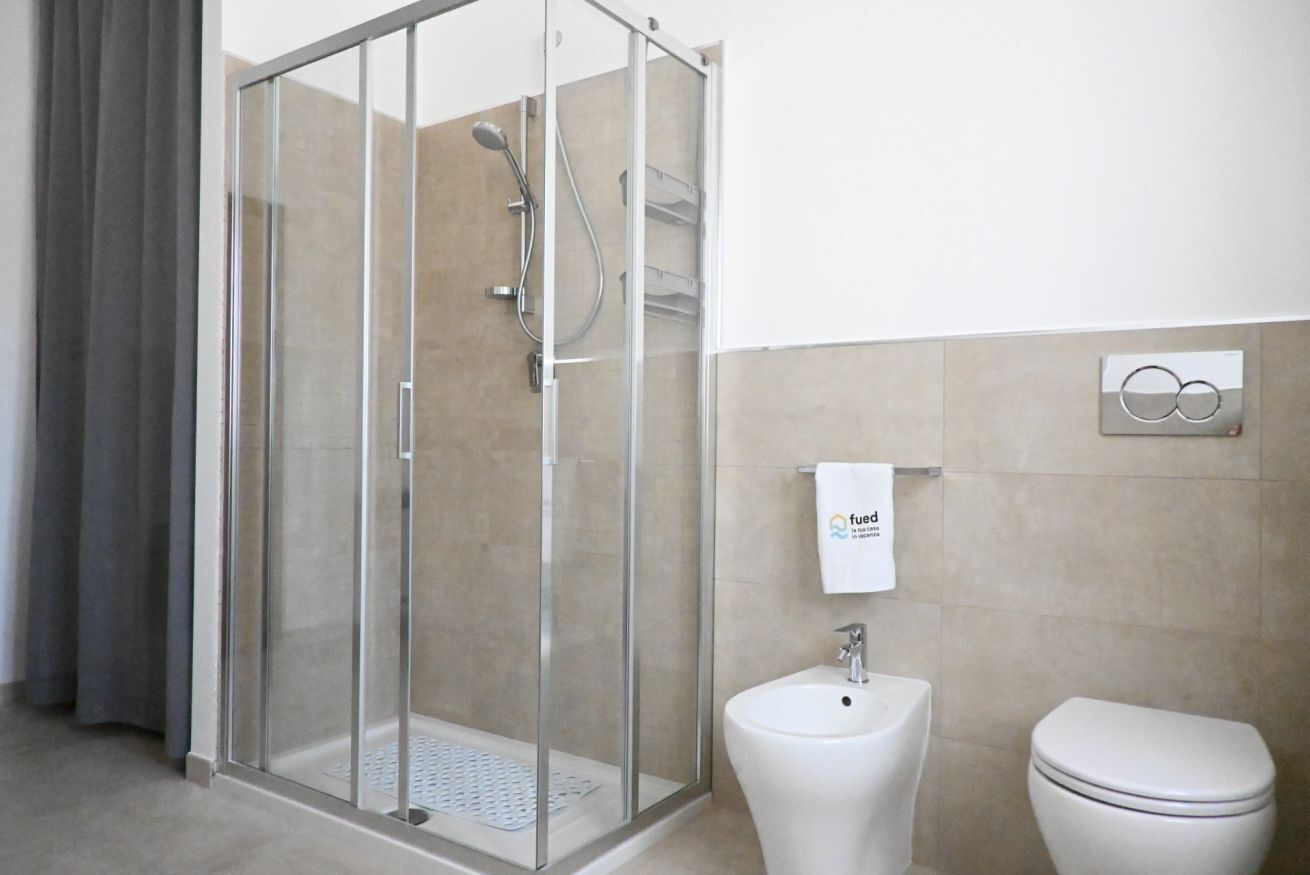 Dusche, Bidet, Handtücher