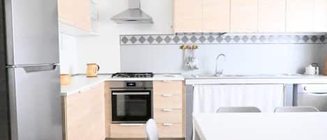 雪櫃、焗爐、爐具、洗碗機