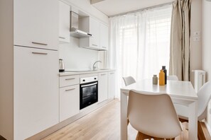 Réfrigérateur, grille-pain