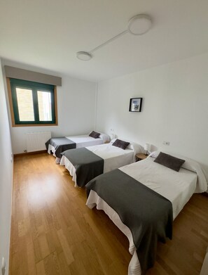 4 bedrooms, WiFi, bed sheets