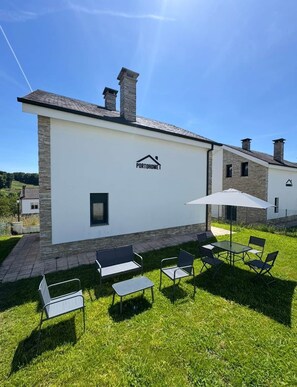 Outdoor dining - PortoHome 1 |
House for groups on the Camino de Santiago! (Portomarín)