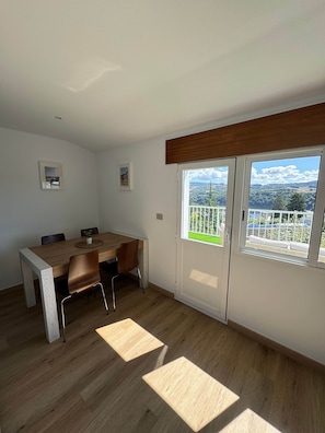 Dining - PortoHome Ático | Penthouse with views on the Camino de Santiago (Portomarín)