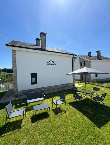 PortoHome 2 | Entire house ideal for groups on the Camino de Santiago!