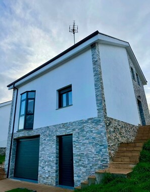 Exterior - PortoHome 3 | Large house on the French Way for groups! (Portomarín)