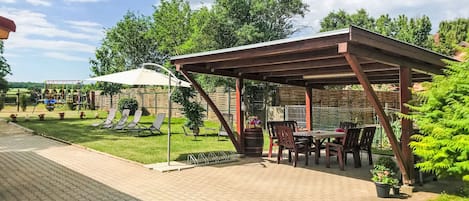 屋外ダイニングエリア