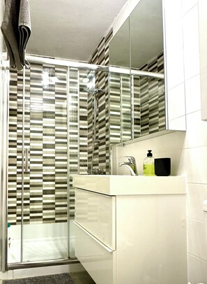 Shower, hair dryer, towels, soap - Wonderful townhouse right next to the beach and pool, equipped with everything you need (Manilva)