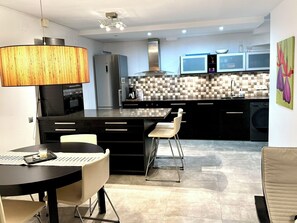 Dining - Wonderful townhouse right next to the beach and pool, equipped with everything you need (Manilva)