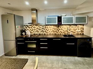 Microwave, oven, stovetop, dishwasher - Wonderful townhouse right next to the beach and pool, equipped with everything you need (Manilva)