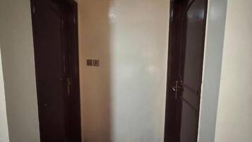 Habitación cuádruple Deluxe, vista a la ciudad | Interior