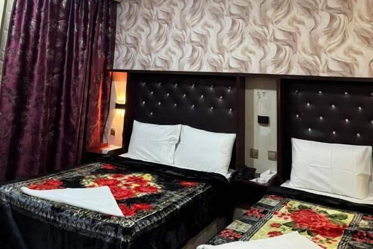 Kamar Keluarga, pemandangan kota | Meja kerja, ruang kerja ramah laptop, dan setrika/meja setrika