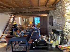 فطور أوروبي مجانًا يوميًا