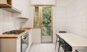 Fridge - Il Paguro, in Lerici, is ideal for a relaxing seaside holiday.Located in a panoramic position, the accommodation offers comfort and tranquility for families or groups of up to 4 people.Key features:2 cozy bedroomsBright living roomEquipped kitchenPrivate (Lerici)