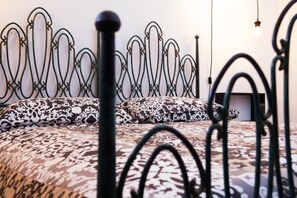 1 bedroom, iron/ironing board, WiFi, bed sheets - Cozy Standard Double Room at B&B Miseno23, 900 m from the sea (Bacoli)