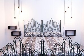 1 bedroom, iron/ironing board, WiFi, bed sheets - Cozy Standard Double Room at B&B Miseno23, 900 m from the sea (Bacoli)