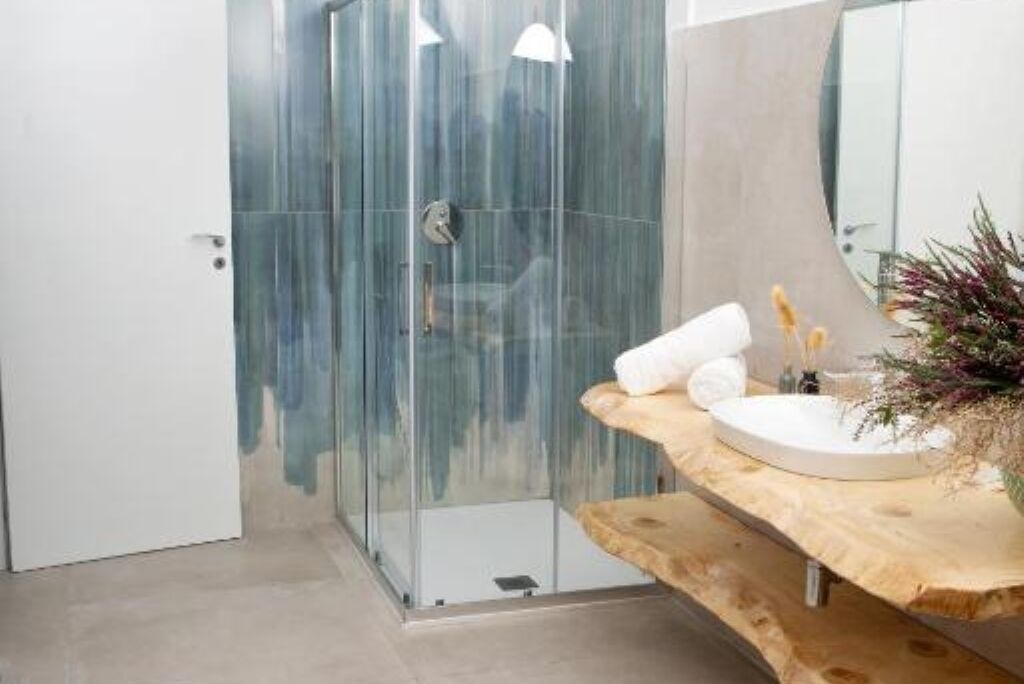 Doccia, asciugacapelli, bidet, asciugamani