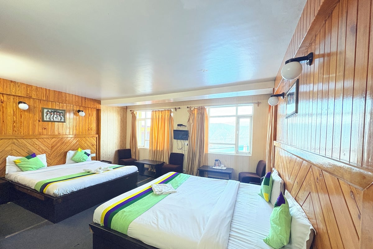 Deluxe Quadruple Room, Mountain View | Desk, free WiFi