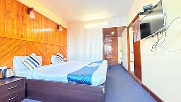 Deluxe Double Room, Mountain View | Desk, free WiFi