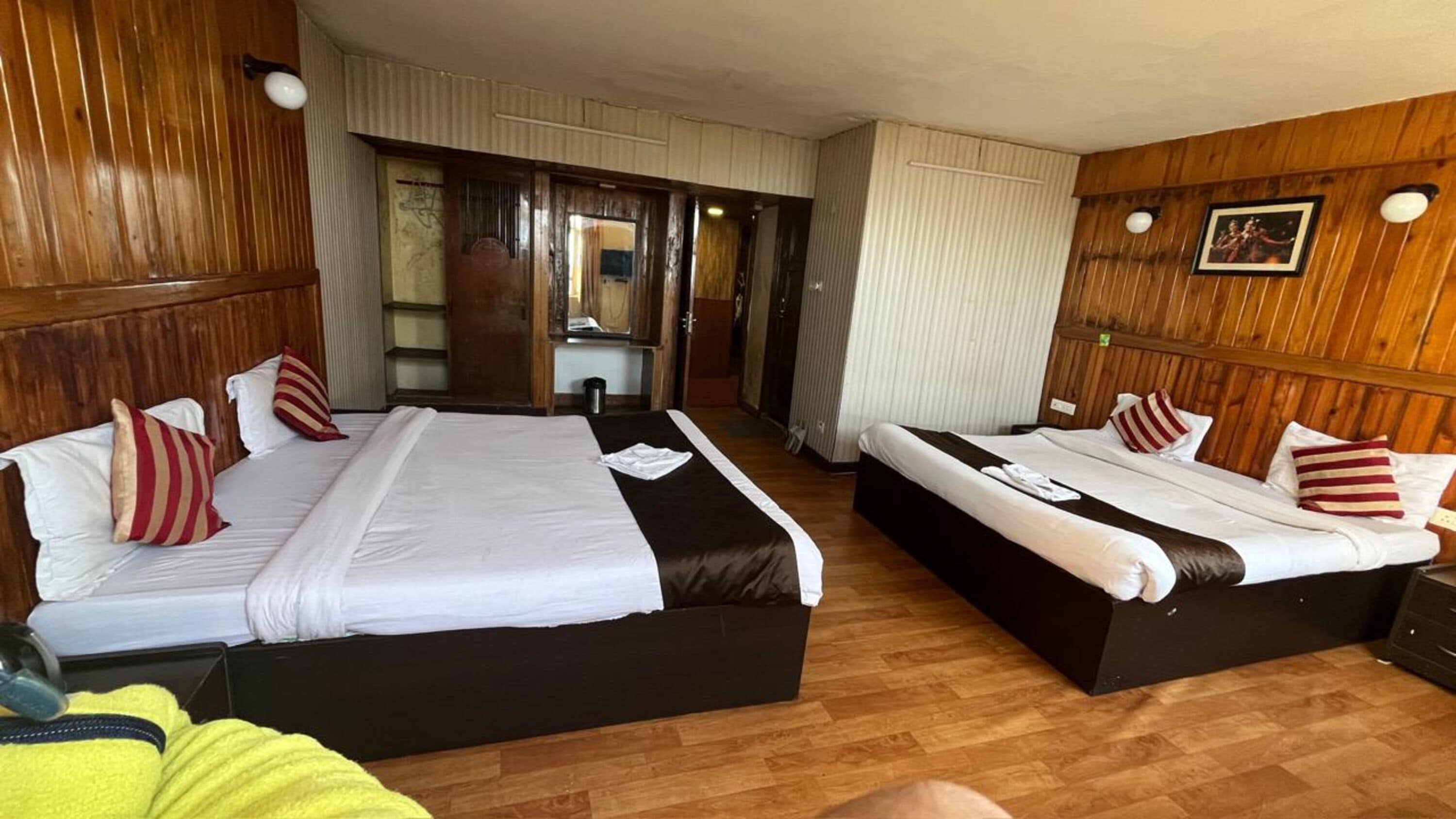 Deluxe Quadruple Room | Desk, free WiFi