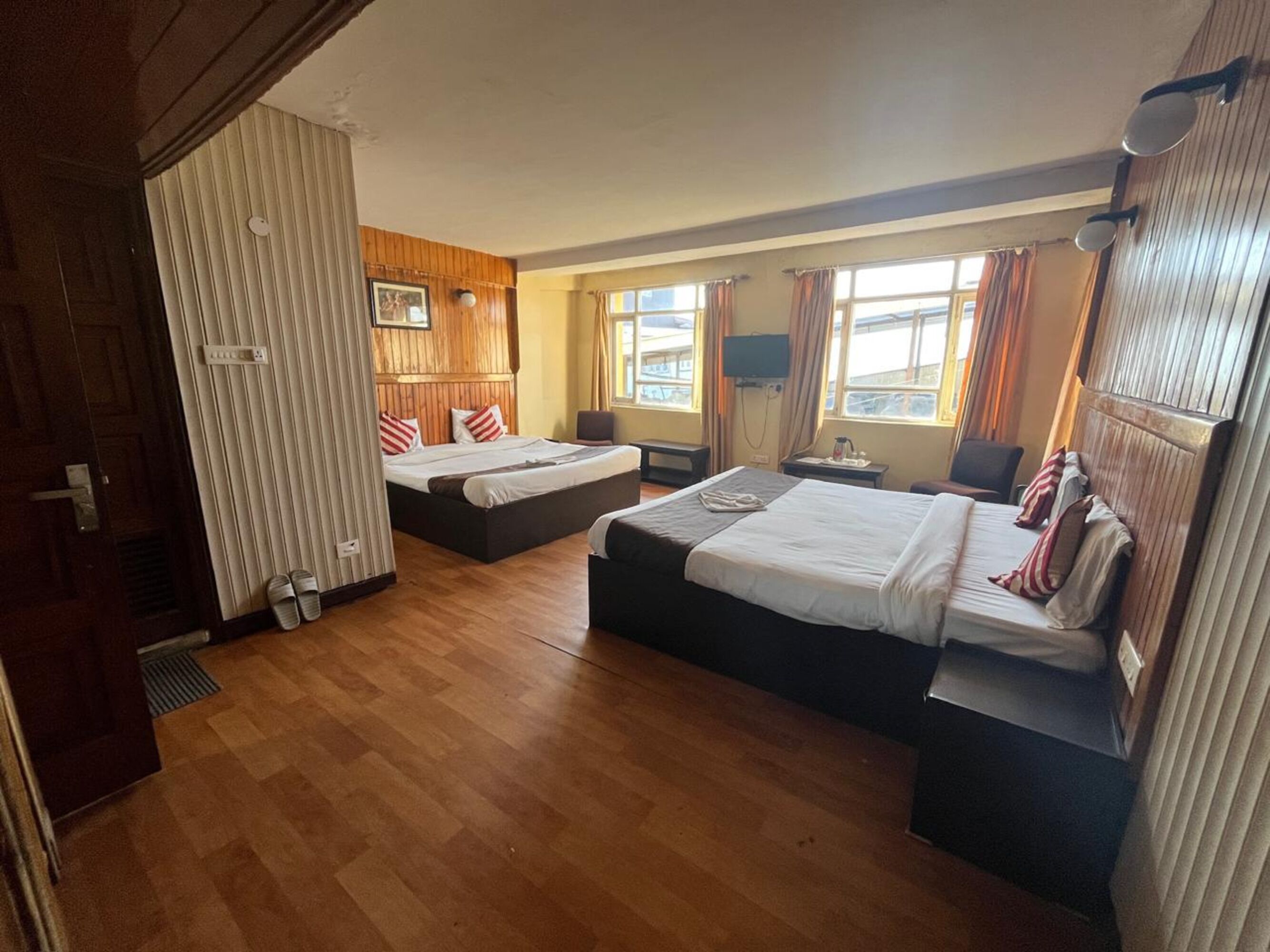 Deluxe Quadruple Room | Desk, free WiFi