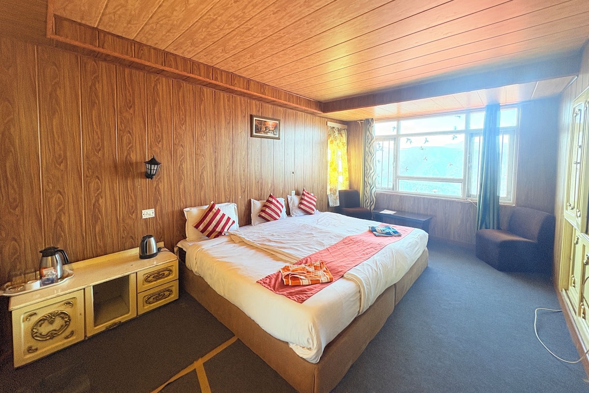 Deluxe Triple Room, Mountain View | Desk, free WiFi