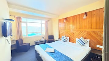 Deluxe Double Room, Mountain View | Desk, free WiFi
