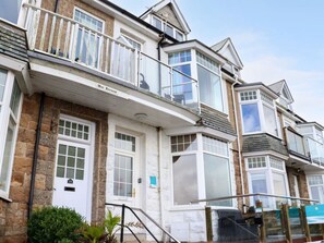 Exterior detail - Mor Kernow; Beautiful Townhouse with Harbour Views (St Ives)