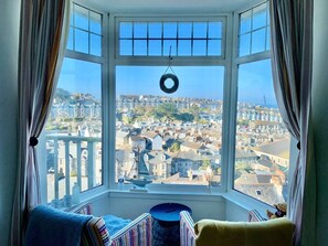 Interior - Mor Kernow; Beautiful Townhouse with Harbour Views (St Ives)