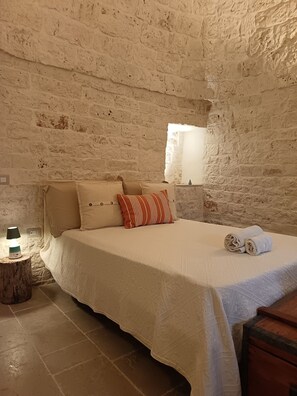 2 bedrooms, in-room safe, desk, iron/ironing board - Trulli Fichi - Luxury Trullo, Private Spa & Saltwater Pool (Monopoli)
