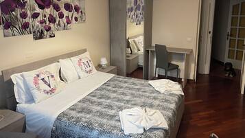 Iron/ironing board, WiFi, bed sheets