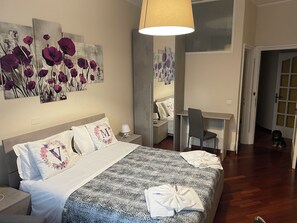 4 habitaciones, tabla de planchar con plancha, wifi y ropa de cama 