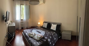 Iron/ironing board, WiFi, bed sheets - B&B Villa MASE - In the Heart of the City but in the Tranquility of its Green! (Ravenna)