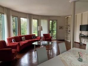 Living area - B&B Villa MASE - In the Heart of the City but in the Tranquility of its Green! (Ravenna)